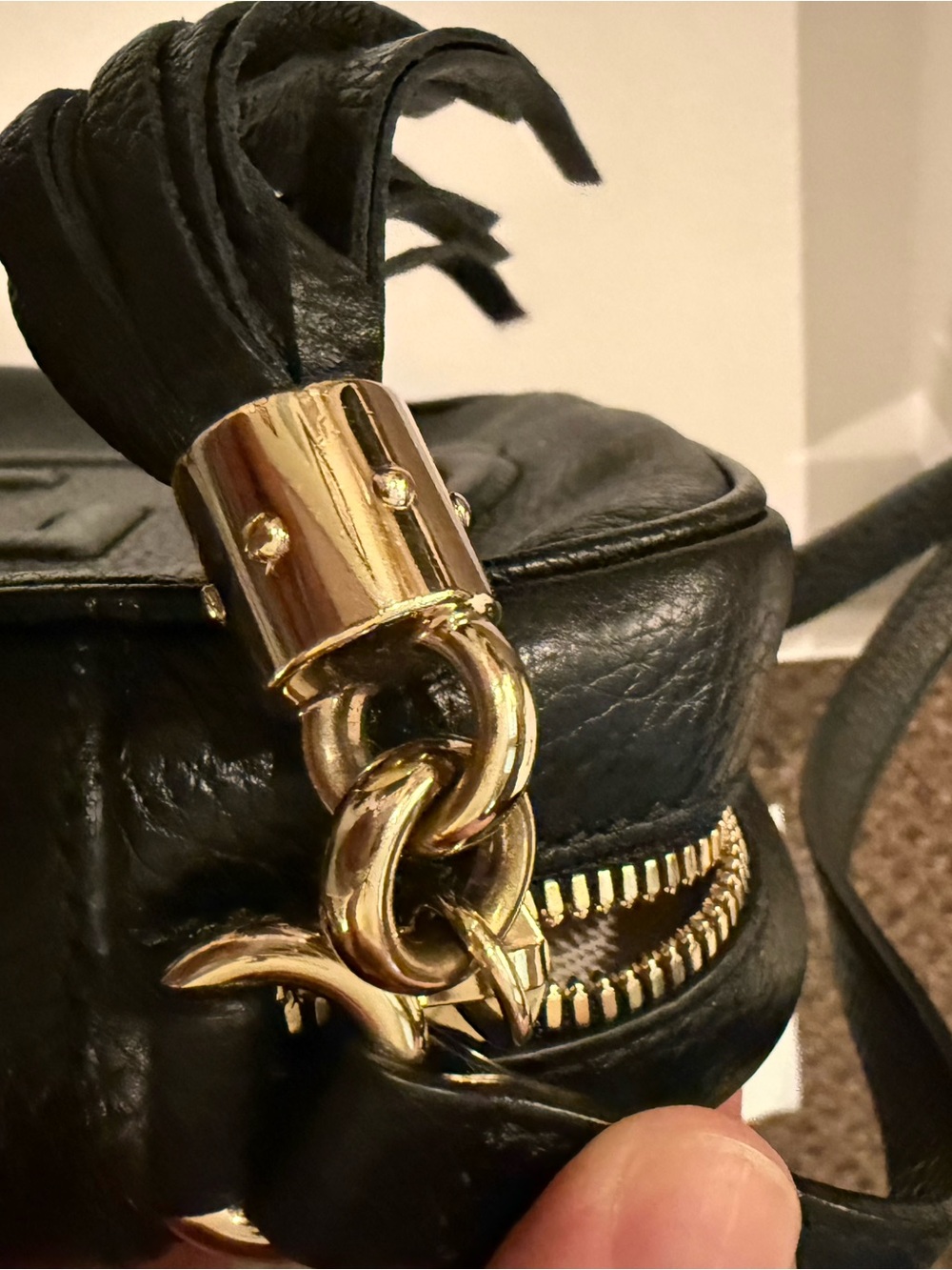 Gucci Black Leather Shoulder Bag with Gold Hardware - Picture 11 of 13